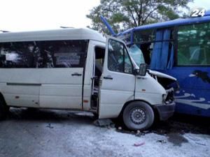 Дніпропетровськ: внаслідок зіткнення двох автобусів загинуло 4-місячне немовля