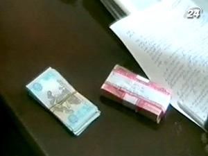 У Запорізькій області затримали двох працівників податкової міліції У Запорізькій області затримали двох працівників податкової міліції