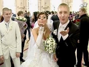 Сьогодні у даті збіглися три "10", які чимало молодят вважають магічними Сьогодні у даті збіглися три "10", які чимало молодят вважають магічними