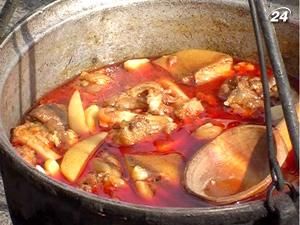 На Закарпатті зварили 1500 л гуляшу На Закарпатті зварили 1500 л гуляшу