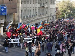 У Белграді населення міста розігнало гей-парад У Белграді населення міста розігнало гей-парад
