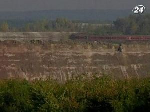 В Угорщині будують аварійну дамбу В Угорщині будують аварійну дамбу