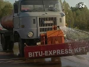 Експерти з ЄС допомагають ліквідовувати наслідки витоку шламу Експерти з ЄС допомагають ліквідовувати наслідки витоку шламу