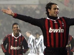 Двома гравцями "Мілану" цікавиться заокеанська команда Двома гравцями "Мілану" цікавиться заокеанська команда