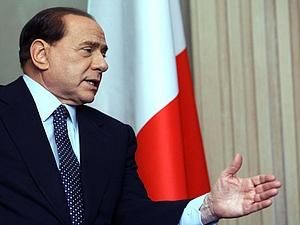 Берлусконі успішно переніс операцію на руці Берлусконі успішно переніс операцію на руці