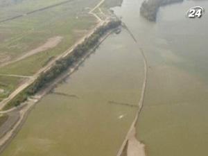 Отруйні хімікати з Угорщини потраплять в Україну через тиждень Отруйні хімікати з Угорщини потраплять в Україну через тиждень