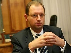 Яценюк просить Медведька перевірити законність введення платних послуг для студентів Яценюк просить Медведька перевірити законність введення платних послуг для студентів