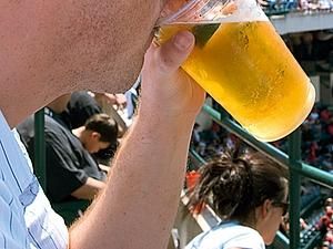 Польща планує дозволити пити пиво на стадіонах на матчах Євро-2012