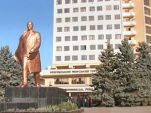 Працівники Іллічівського порту заявляють про чергове рейдерське захоплення. Працівники Іллічівського порту заявляють про чергове рейдерське захоплення.