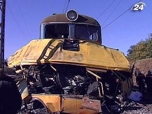 Локомотив, який протаранив автобус, їхав на іншу аварію Локомотив, який протаранив автобус, їхав на іншу аварію