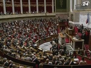 Франція: парламент ухвалив закон, що спрощує висилку іммігрантів Франція: парламент ухвалив закон, що спрощує висилку іммігрантів