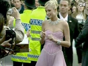 В будинок Періс Хілтон намагався влізти невідомий чоловік В будинок Періс Хілтон намагався влізти невідомий чоловік