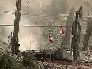 Рятувальники підняли на поверхню третього чилійського гірника Рятувальники підняли на поверхню третього чилійського гірника