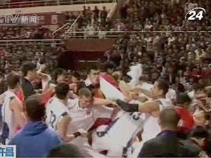 Китайці та бразильці влаштували бійку на майданчику Китайці та бразильці влаштували бійку на майданчику