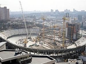 НСК "Олімпійський" почали обкладати гранітом НСК "Олімпійський" почали обкладати гранітом