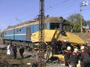 Медики борються за життя постраждалих в автокатастрофі у Марганці Медики борються за життя постраждалих в автокатастрофі у Марганці