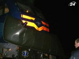 Пасажирський потяг "Київ-Трускавець" протаранив карету "швидкої" Пасажирський потяг "Київ-Трускавець" протаранив карету "швидкої"
