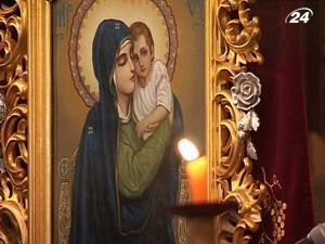 Православні і греко-католики святкують Покрову Пресвятої Богородиці Православні і греко-католики святкують Покрову Пресвятої Богородиці