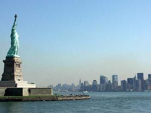 Жителі Нью-Йорка побачили НЛО (ВІДЕО) Жителі Нью-Йорка побачили НЛО (ВІДЕО)