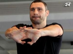 Віталій Кличко і Шеннон Брігс провели відкрите тренування Віталій Кличко і Шеннон Брігс провели відкрите тренування