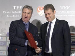 Парламент викликав Хіддінка пояснити поразку від Азербайджану Парламент викликав Хіддінка пояснити поразку від Азербайджану