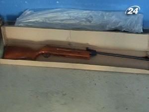 На міжнародному пункті пропуску "Рава - Руська" затримали партію зброї На міжнародному пункті пропуску "Рава - Руська" затримали партію зброї