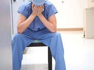 Лікарів зобов'яжуть страхуватись від помилок Лікарів зобов'яжуть страхуватись від помилок