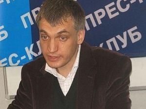 Міліція обшукала квартиру вінницького правозахисника на наявність порнографії Міліція обшукала квартиру вінницького правозахисника на наявність порнографії