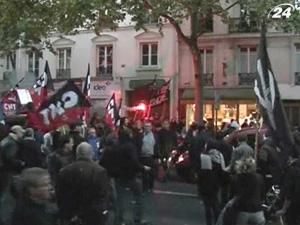 Франція вже майже тиждень охоплена масштабними страйками Франція вже майже тиждень охоплена масштабними страйками