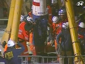 Тема тижня: чілійські шахтарі встановили рекорд перебування під землею Тема тижня: чілійські шахтарі встановили рекорд перебування під землею