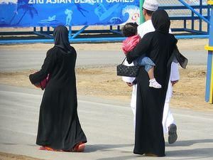 Влада ОАЕ дозволила чоловікам бити їхніх дружин та дітей по голові Влада ОАЕ дозволила чоловікам бити їхніх дружин та дітей по голові