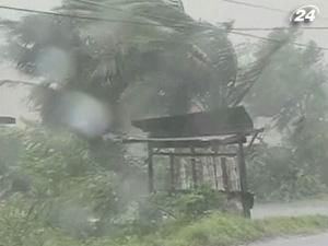 На Філіппіни налетів потужний тайфун "Меґі" На Філіппіни налетів потужний тайфун "Меґі"