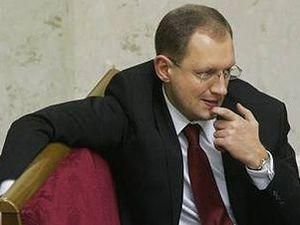 Яценюк скаржиться на тиск влади Яценюк скаржиться на тиск влади