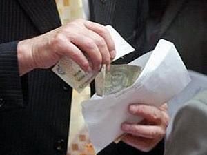 СБУ затримала співробітника КМДА за хабар в 100 тисяч гривень СБУ затримала співробітника КМДА за хабар в 100 тисяч гривень