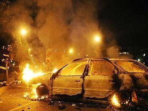 У Франції молодь підпалює автомобілі та ліцеї на знак протесту У Франції молодь підпалює автомобілі та ліцеї на знак протесту