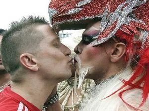 У США погодилися набирати в армію геїв і лесбіянок У США погодилися набирати в армію геїв і лесбіянок