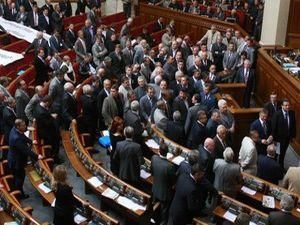 БЮТівці блокують трибуну і можуть зірвати пленарне засідання БЮТівці блокують трибуну і можуть зірвати пленарне засідання