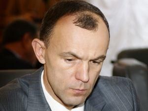 БЮТ заблокували трибуну і збирають підписи проти Азарова БЮТ заблокували трибуну і збирають підписи проти Азарова