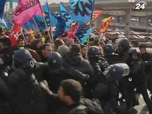 У Франції страйки проти пенсійної реформи переросли у безлади У Франції страйки проти пенсійної реформи переросли у безлади