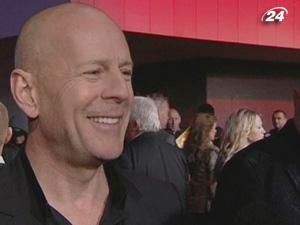 Брюс Вілліс та Хелен Міррен представили новий бойовик "RED" Брюс Вілліс та Хелен Міррен представили новий бойовик "RED"