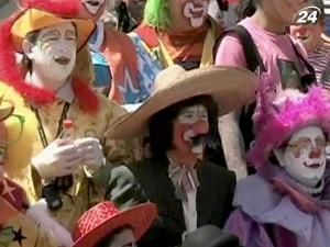 У Мехіко відбувся традиційний з'їзд клоунів із цілого світу - 21 жовтня 2010 - Телеканал новин 24 У Мехіко відбувся традиційний з'їзд клоунів із цілого світу - 21 жовтня 2010 - Телеканал новин 24
