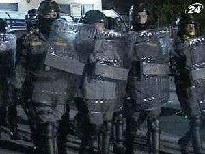 В передмісті Неаполя люди протестують проти нового сміттєзвалища В передмісті Неаполя люди протестують проти нового сміттєзвалища