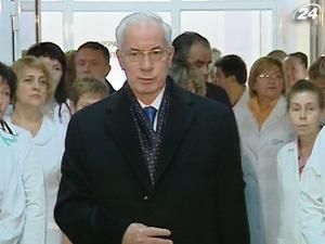 Азаров: Податки будуть зниженими, але платити будуть всі Азаров: Податки будуть зниженими, але платити будуть всі