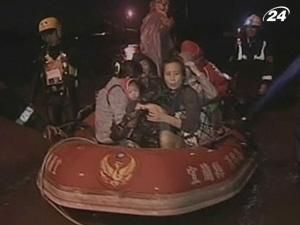 Через негоду 400 туристів потрапили у пастку на Тайвані Через негоду 400 туристів потрапили у пастку на Тайвані