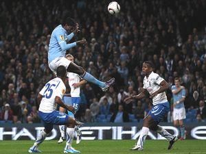 Хет-трик Емануеля Адебайора приніс перемогу манкуніанцям Хет-трик Емануеля Адебайора приніс перемогу манкуніанцям