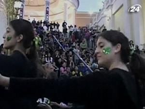 Мексика: 100 тисяч людей одночасно станцювали просто неба Мексика: 100 тисяч людей одночасно станцювали просто неба