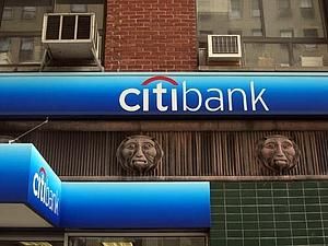 У США випустили кредитні картки з лампочками і кнопками У США випустили кредитні картки з лампочками і кнопками