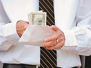 Податкова каратиме громадян за зарплати в конвертах Податкова каратиме громадян за зарплати в конвертах