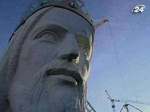 На Заході Польщі зводять гігантську статую Ісуса Христа На Заході Польщі зводять гігантську статую Ісуса Христа