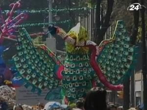 У Мехіко відбувся парад "алебріхе" У Мехіко відбувся парад "алебріхе"